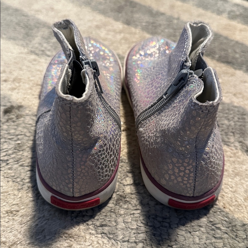 See Kai Rub - Iridescent Metallic Girls' Slip-On Boots - Picture 4 of 5